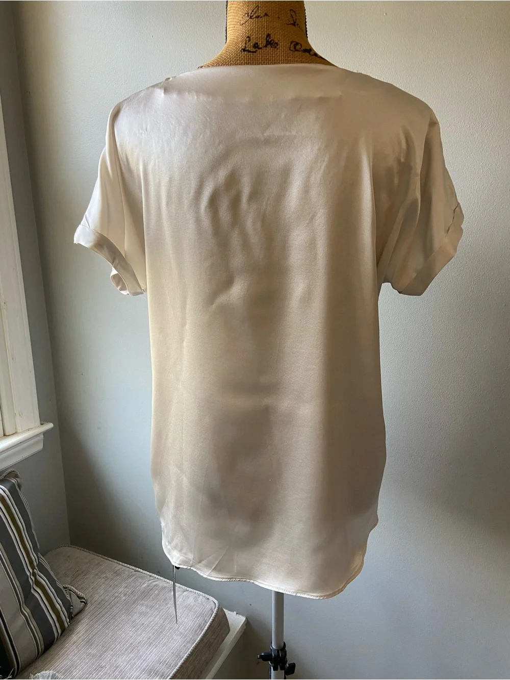 NWT Silk Silky Sz L cream color Women's Casual Short Sleeve Top